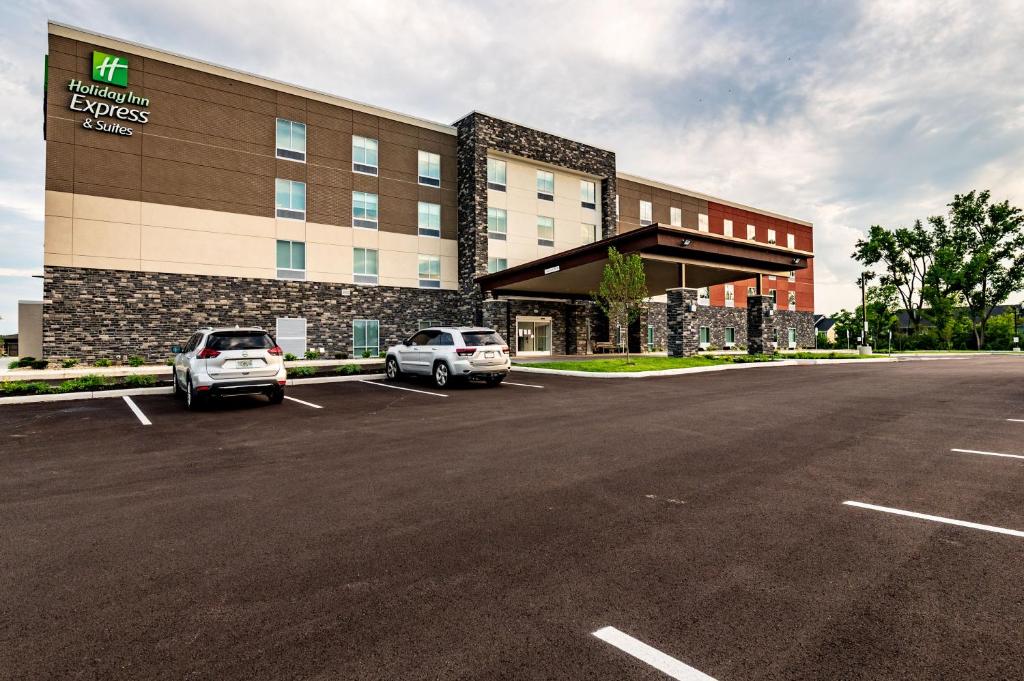 Holiday Inn Express & Suites Dayton East - Beavercreek, an IHG Hotel